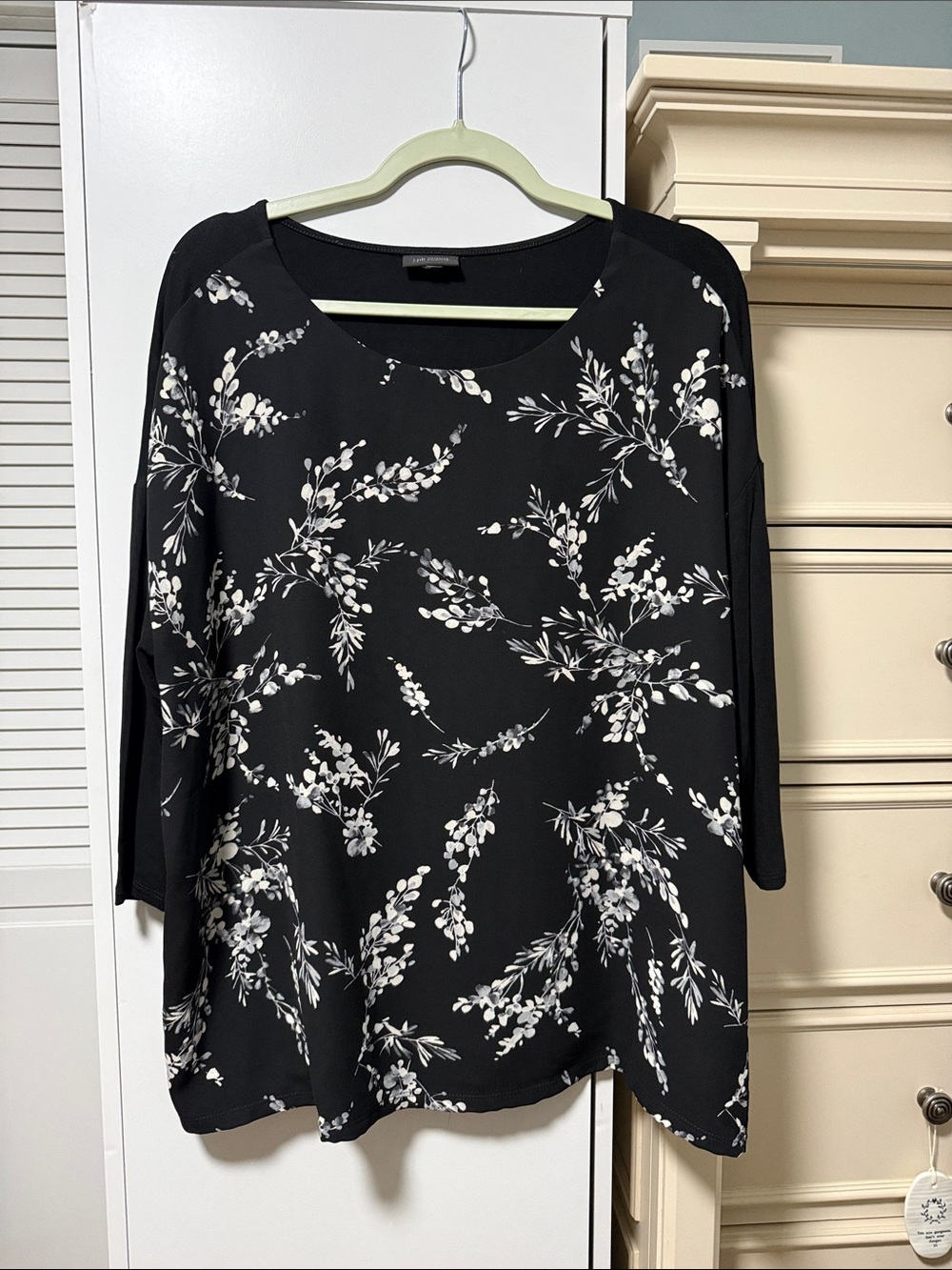 Black Floral Scoop Neck Women’s Tunic